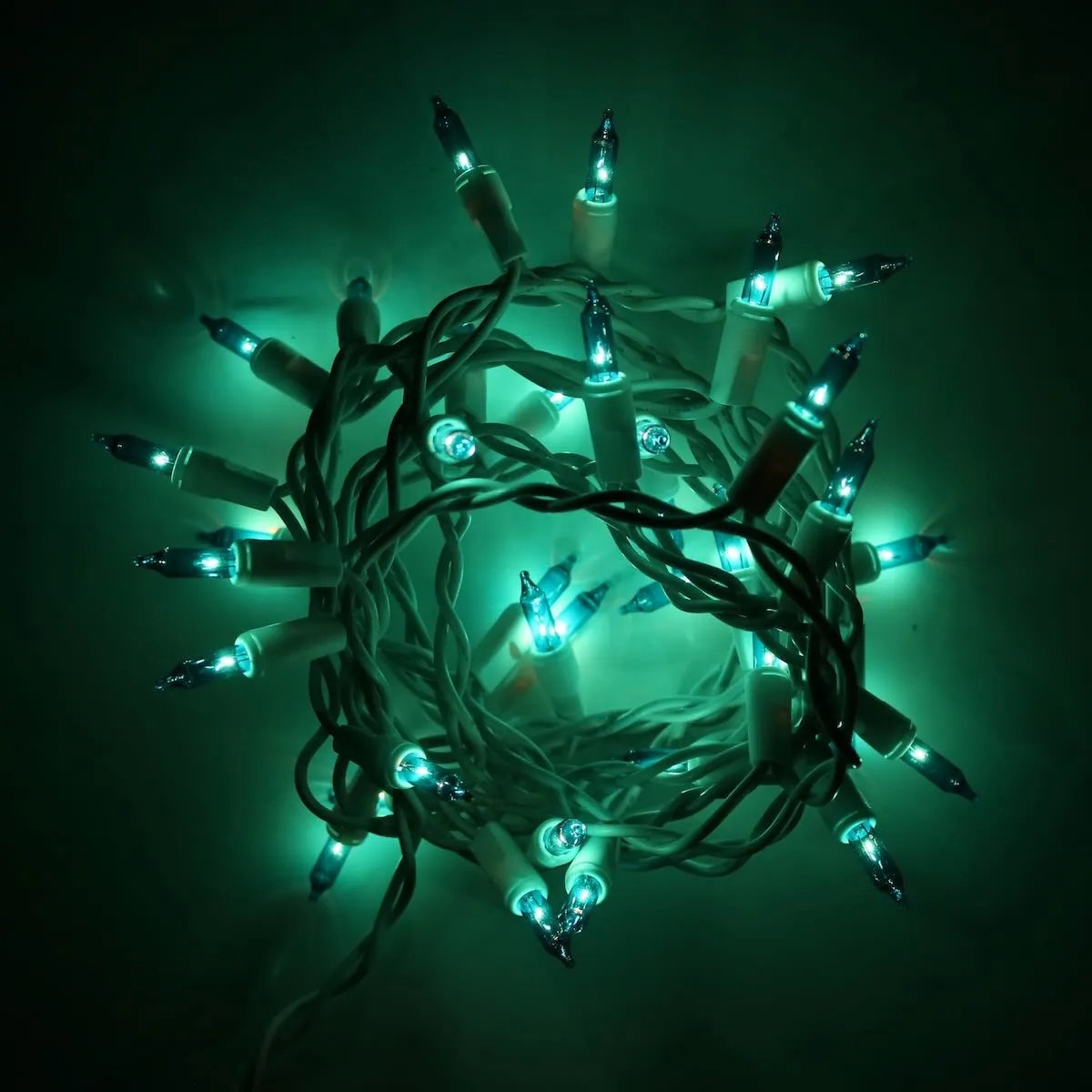 100-bulb Teal Mini Lights, 2.5" Spacing, Green Wire