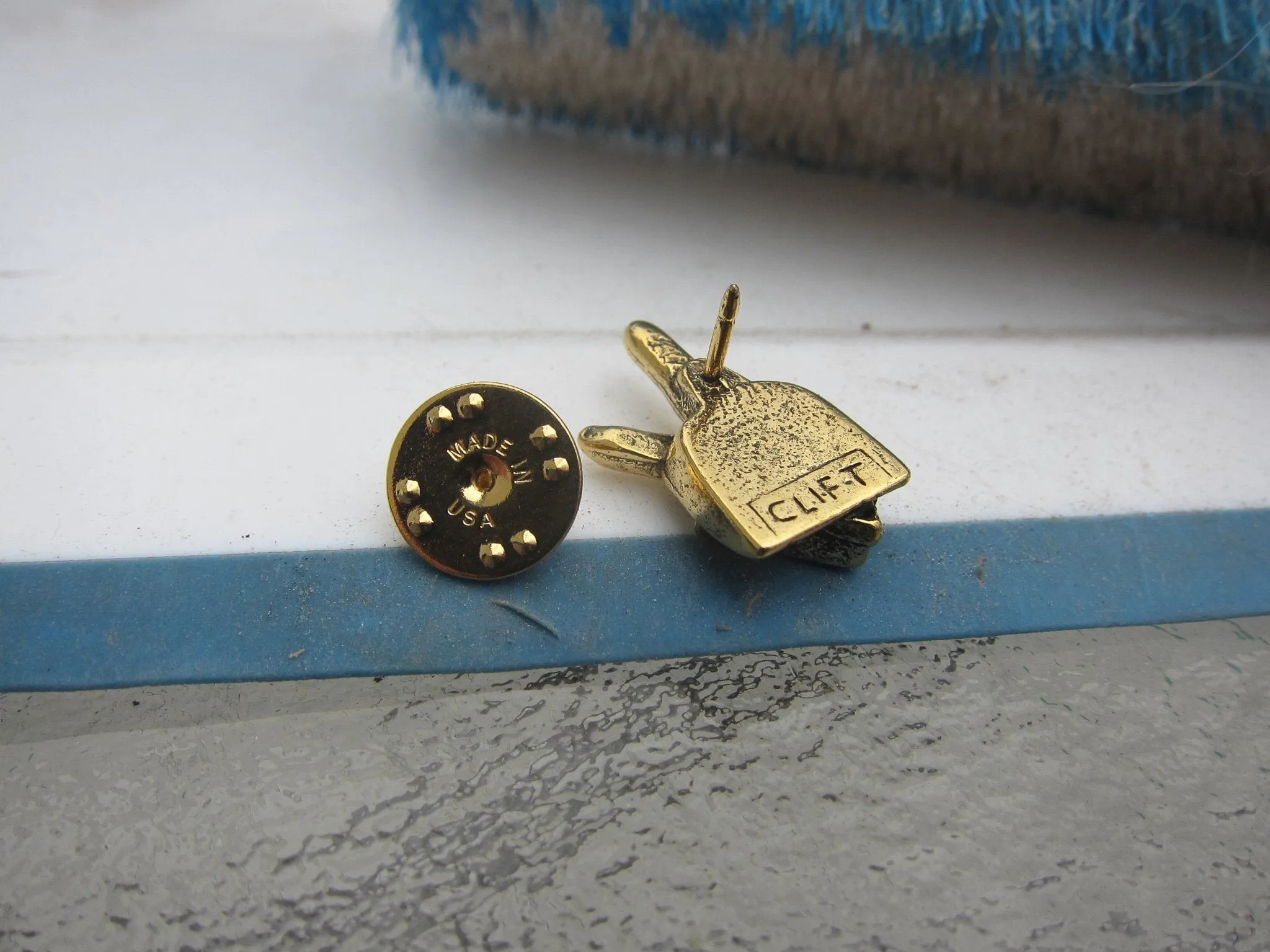 Dust Pan Gold Lapel Pin