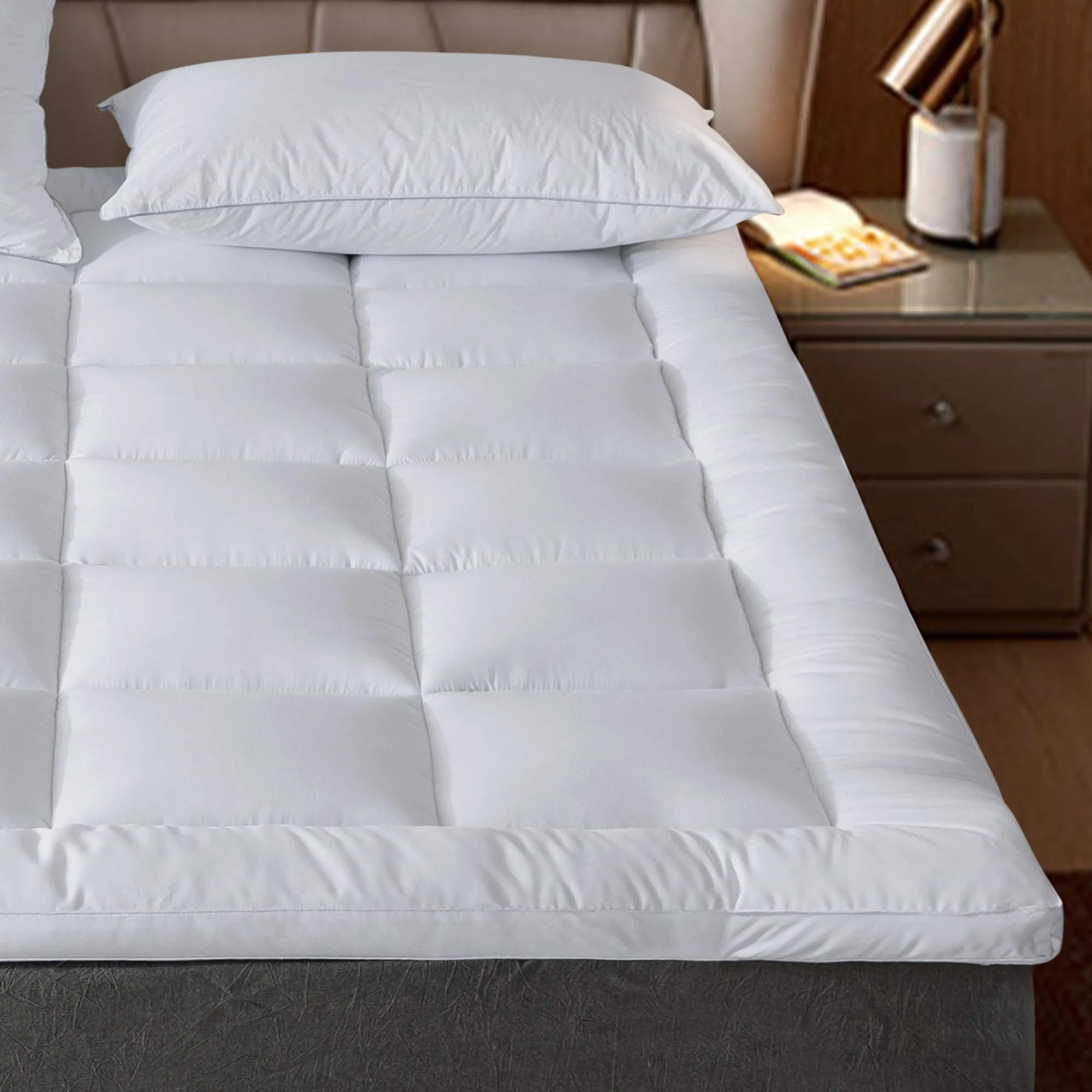 Naluka Mattress Topper Queen Size, Down Alternative Featherbed Microfiber Mattress Pad 2 Inch Thick Mattress Cover