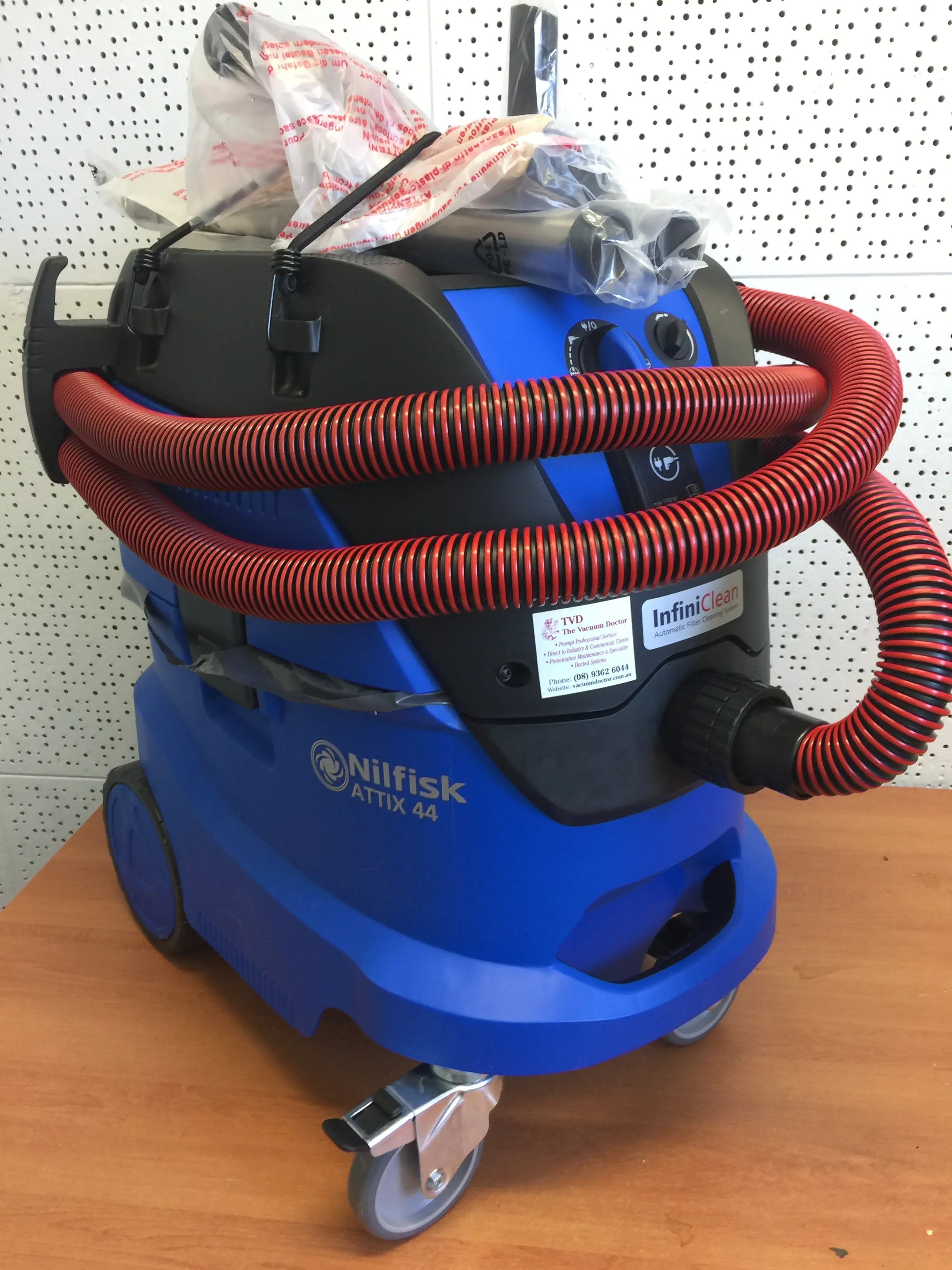 Nilfisk-ALTO ATTIX 44-2L IC InfiniClean Wet and Dry Dust Extractor With Hose Kit