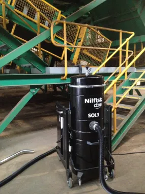 NilfiskCFM SOL3 2.2 kWatt 3 Phase Industrial Vacuum Cleaner Replaced By T22